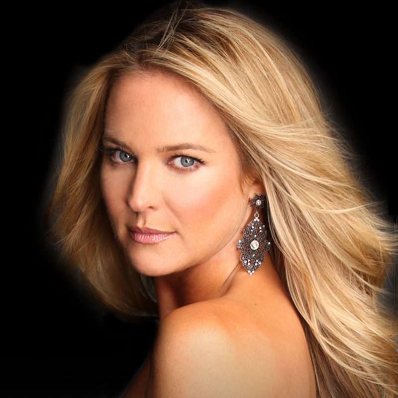 656610840c4bb2e0_cast_yr_sharoncase